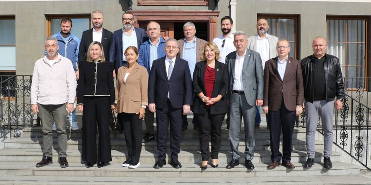 Milletvekili Gezmiş’tenÇakırmelikoğlu’na Ziyaret